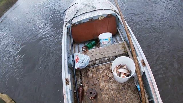 Открытие сезона \ Рыбалка на продольники \ Первая проверка \ Щука рвёт язя смотреть онлайн