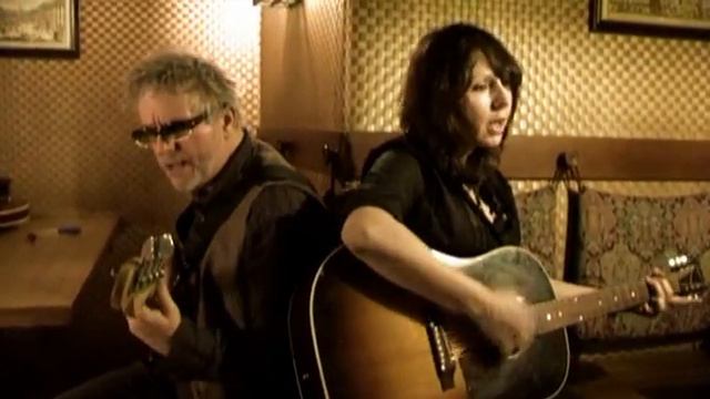 Wreckless Eric & Amy Rigby - I Still Miss Someone / THEY SHOOT MUSIC смотреть онлайн
