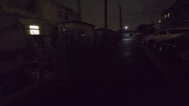 Япония • Улочки ночью в сильный дождь смотреть онлайн