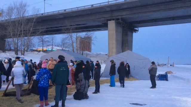 .Крещение 19 января в Новосибирске. Купание на Крещение Господне река Обь Новосибирск. смотреть онлайн