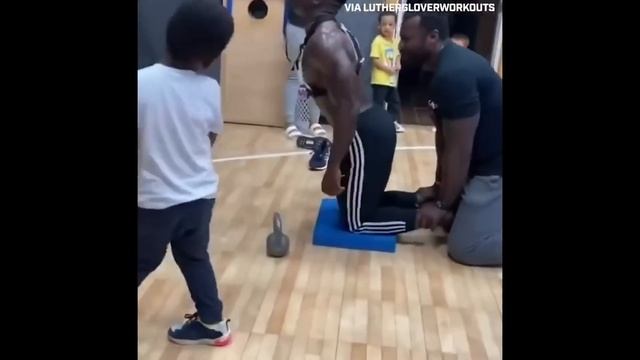 NFL Players Offseason Workouts! смотреть онлайн