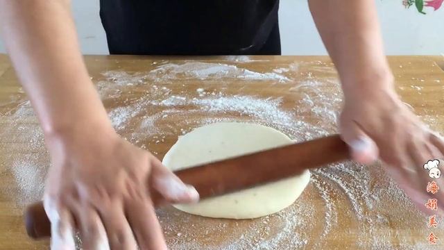想要做出好吃的发面饼，和面是关键，水分充足才柔软，咸香味美！【海娟美食】