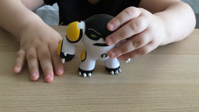 Бен 10. Бен Тен Ядро. Распаковка игрушек Бен 10 смотреть онлайн