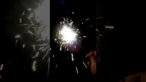 Зажигаем бенгальские огни дома!)