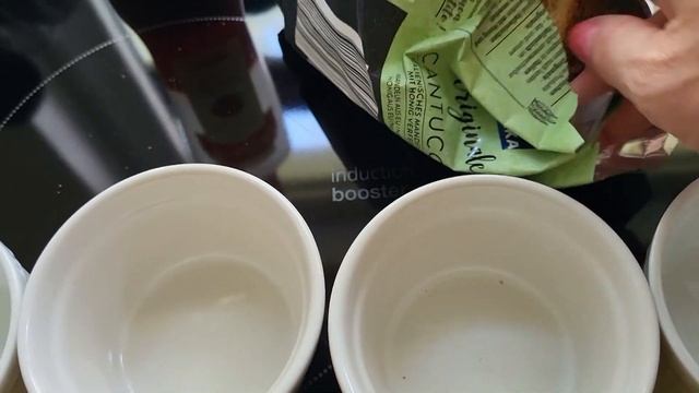 Клубничное облако - десерт из клубники, печенья кантуччини и меренги. Кулинарный влог. 07.07.2023 смотреть онлайн