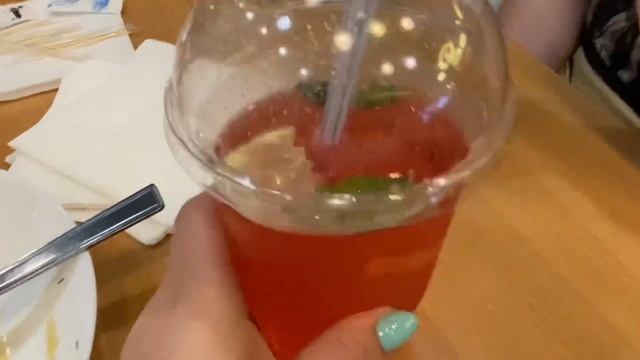 VLOG ? ПО МАГАЗИНАМ С ДЕВОЧКАМИ / СОБИРАЕМСЯ В ПОЕЗДКУ