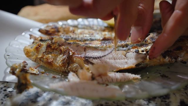 Moroccan Food Tour in Essaouira!! 🇲🇦 Oysters + Giant Bastilla in Morocco! смотреть онлайн