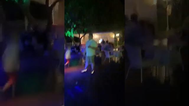 Lewis awful drunk Robbie Williams impression. Turkey смотреть онлайн