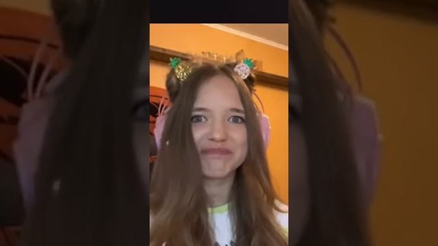 РОБЛОКС КВИН ОТКРЫЛА ДВЕРИ В АНАНАС! @i_roblox_queen725 смотреть онлайн