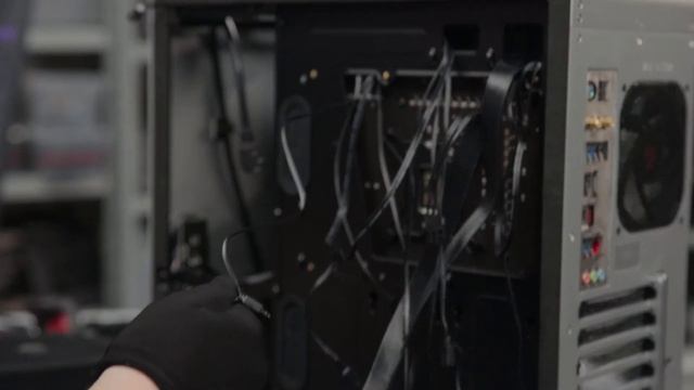 Собираем HYPERPC LUMEN MAX с Антохой на производстве смотреть онлайн