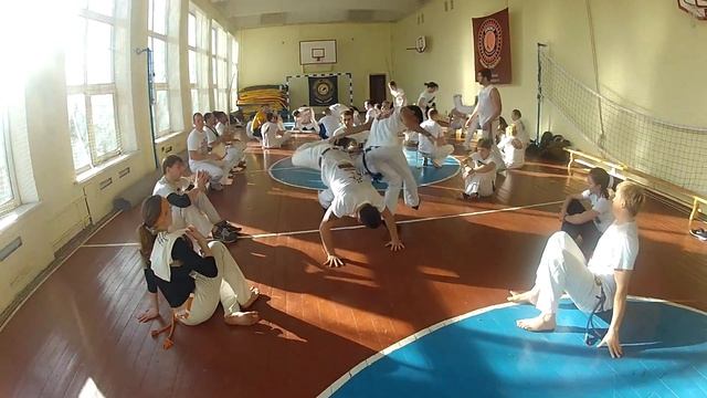 prof Duende vs Lucio - I Batizado Senzala de Capoeira Moscow 2012 смотреть онлайн
