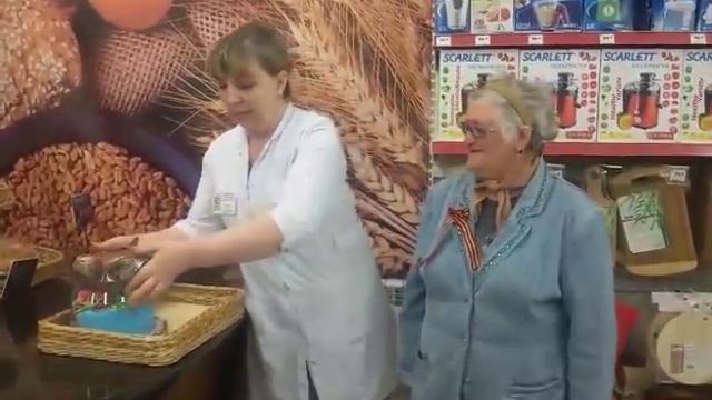 В Липецкой области снизили цены на товары для ветеранов и вручили им подарочные сертификаты смотреть онлайн