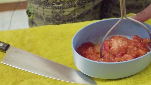 Супер вкусная клубника с молоком и сахаром! Как бабушка учила! 5 минут и готово! смотреть онлайн