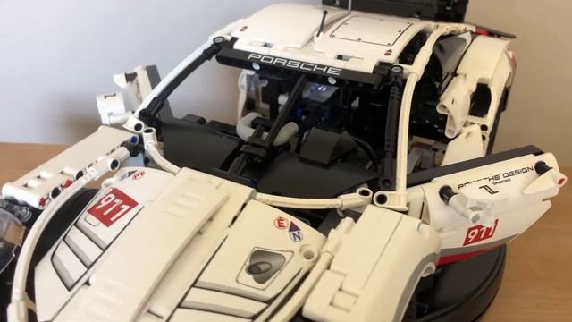 Lego Technic 42096 Porsche 911 RSR смотреть онлайн