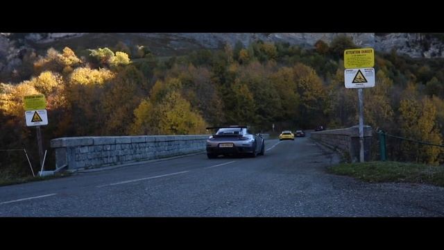 Porsche Road Trip Through The French Alps смотреть онлайн