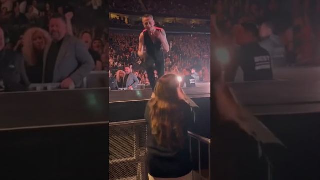 Dave Gahan congratulated a fan on her birthday (Memento Mori tour 2023) #shorts смотреть онлайн