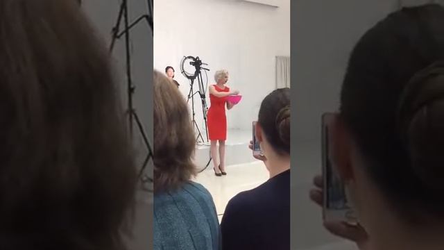 Нанесение тональной основы, уход за спонжем смотреть онлайн