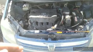 Какой  уровень масла должен быть в двигателе? Отметки min и max о чём говорят?