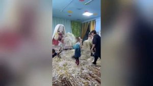 Детский праздник ,Ростовые куклы .Большой  зайка пришёл поздравить малышку с днём рождения