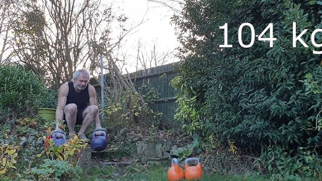 ???гири 104 кг - приседания. 104 kg kettlebells squats смотреть онлайн
