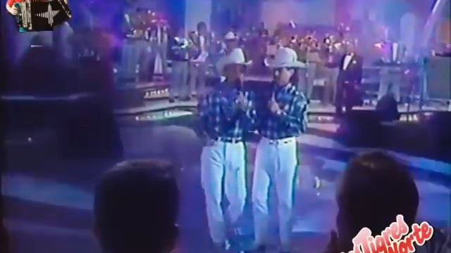 Dos hojas sin rumbo, Ni parientes somos, La Marcornadora, Tigres del Norte BANDA EL RECODO смотреть онлайн