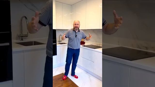 Кухни на заказ. Плюсы глянцевых фасадов смотреть онлайн