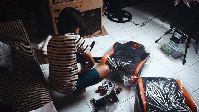Cougar Fusion | Gaming Chair UNBOXING & ASSEMBLY смотреть онлайн