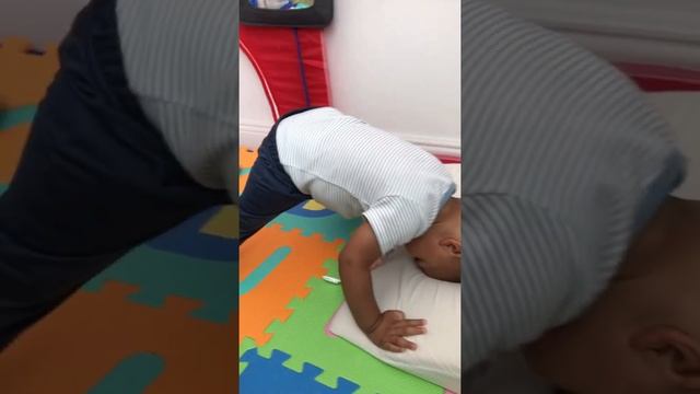 Baby Does Yoga Pose? #shorts #vlogmas #baby #tiktok #funny #child #shots #kids #mom #yoga #yogi #ye смотреть онлайн