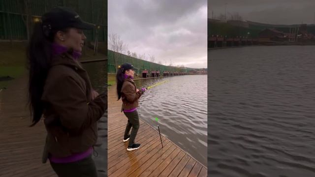 поймали САМЫЙ БОЛЬШОЙ ОСЁТР/Рыбалка в Золотом Сазане смотреть онлайн