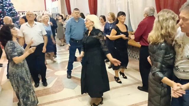 Сокол Танцы В Кргу Друзей смотреть онлайн