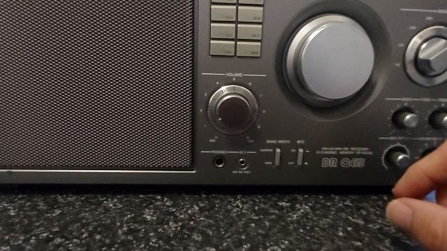 A look at a rare shortwave radio смотреть онлайн