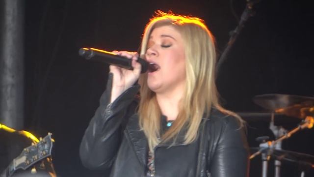 Kelly Clarkson - Catch My Breath - Beachwood, OH