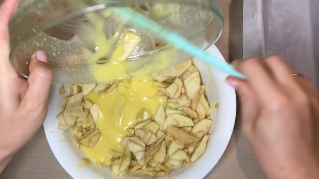 Яблучний пиріг "НЕВИДИМКА" // Багато начинки, мало тіста смотреть онлайн