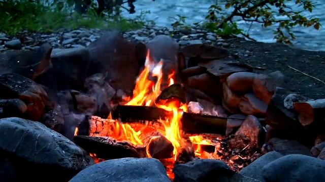 Костер у реки, треск дров, природа, хорошая музыка для отдыха смотреть онлайн
