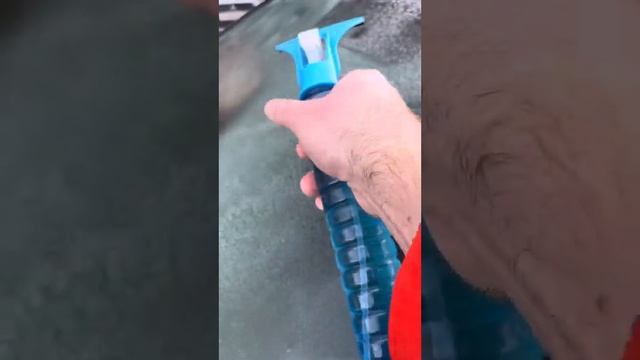 Очистка лобового стекла от льда без скребка смотреть онлайн