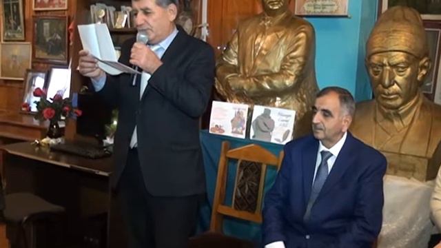 Şair Adil Məmmədin tarzən Rövşən Zamanova söylədiyi şeir ( Göyçay Arvan kitabxanası 21.12.2018) смотреть онлайн
