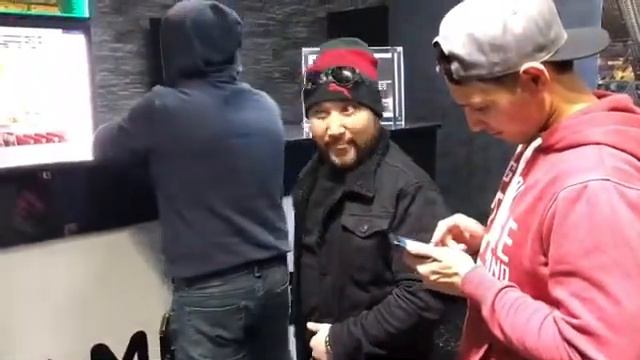 Случай из жизни life hack для тех кто стоит в очереди 😁😆 смотреть онлайн