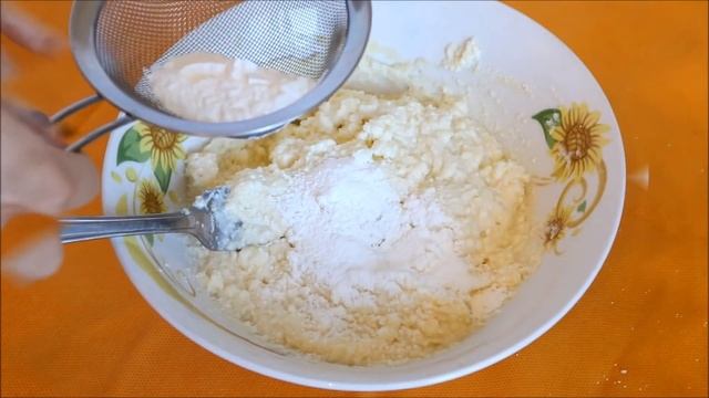 ? Пышные сырники с манкой — видео рецепт. Как приготовить сырники с изюмом на манке? смотреть онлайн