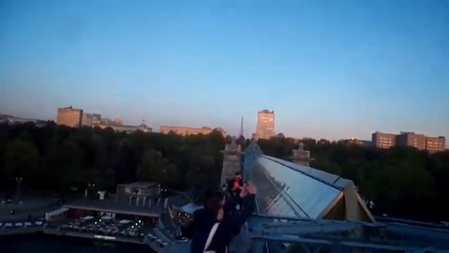 Красивый паркурные виды с арки Андреевского моста смотреть онлайн