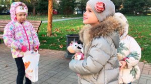 Алина Алиса и Юляшка играют на улице Подарки для Мими Лисса Новые куклы Glimmies