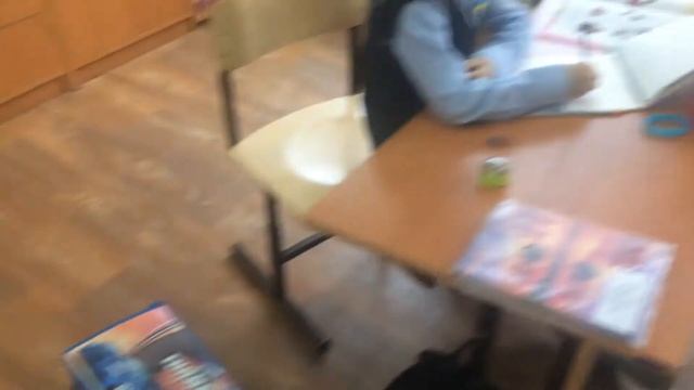 На уроке ИЗО. Рисуем портреты мам смотреть онлайн