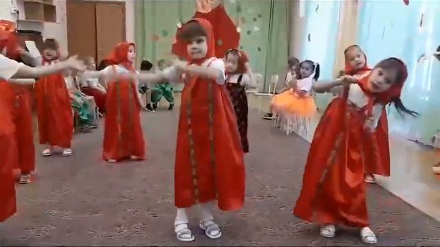 Танец в средней группе «Ягодки рябинки»