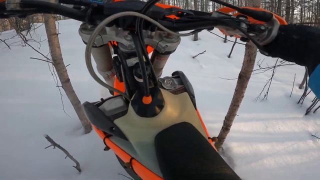 Сноубайк KTM EXC 250 TPI Vortex Sky 127 - снега нет, но вы держитесь. смотреть онлайн