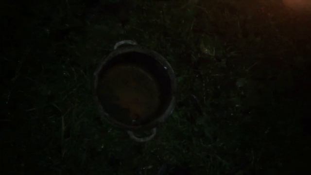 Плавка свинца на откритом огне!!! смотреть онлайн