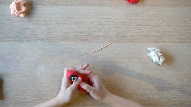 Лепим из пластилина Игра в Кальмара - охранник смотреть онлайн