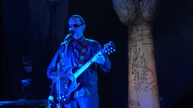 Лишь влюбленному вампиру смотреть онлайн