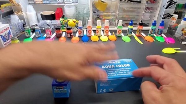 Scale Model Tips : Testing 12 Brands Of Fluorescent Airbrush Paint - Tamiya Mr. Color Vallejo SMS