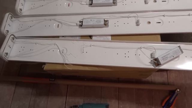 Как установить светодиодные лампы в люминесцентные светильники смотреть онлайн