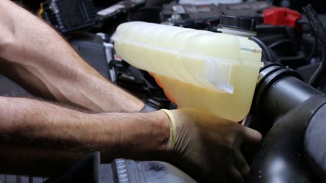 Installing An Aluminum Expansion Tank On Our '17 F-150 3.5L смотреть онлайн