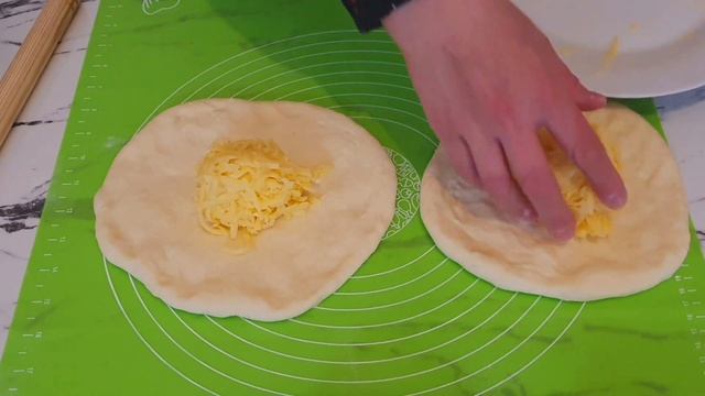 Самые ленивые Хачапури на сковороде за 10 минут, на кефире!!! смотреть онлайн